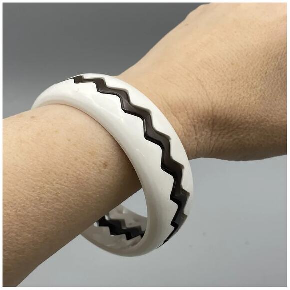 Vintage 3 in 1 Zig Zag Plastic Bangle Bracelets Nesting White Brown Stackable - Picture 5 of 7